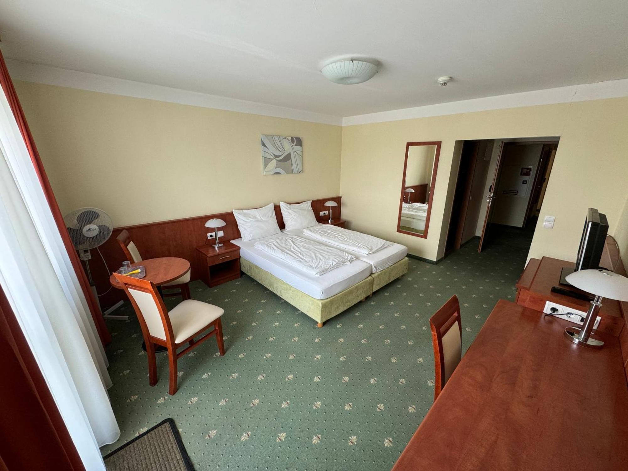 וינה Hotel Breitenlee מראה חיצוני תמונה