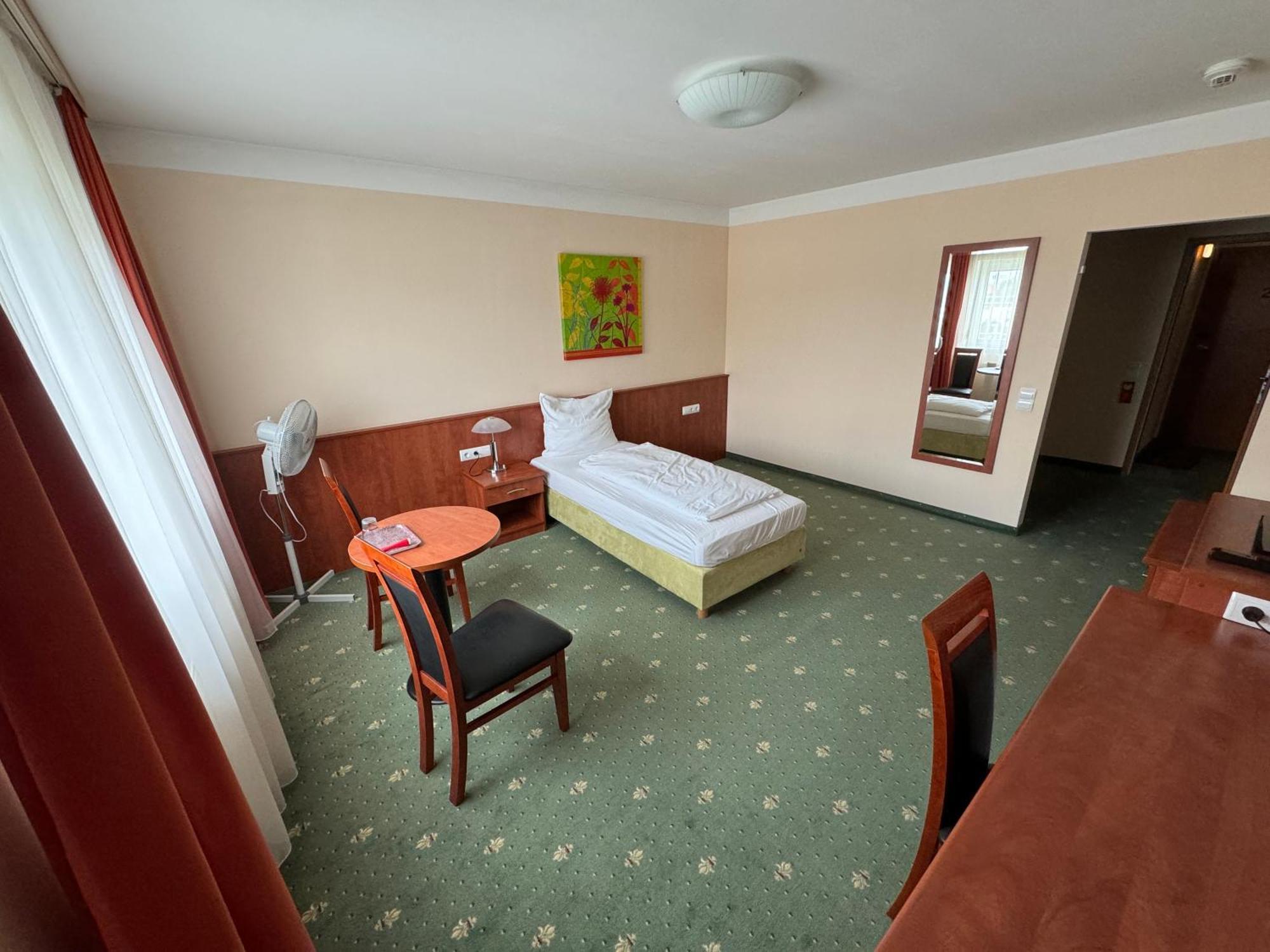 וינה Hotel Breitenlee מראה חיצוני תמונה