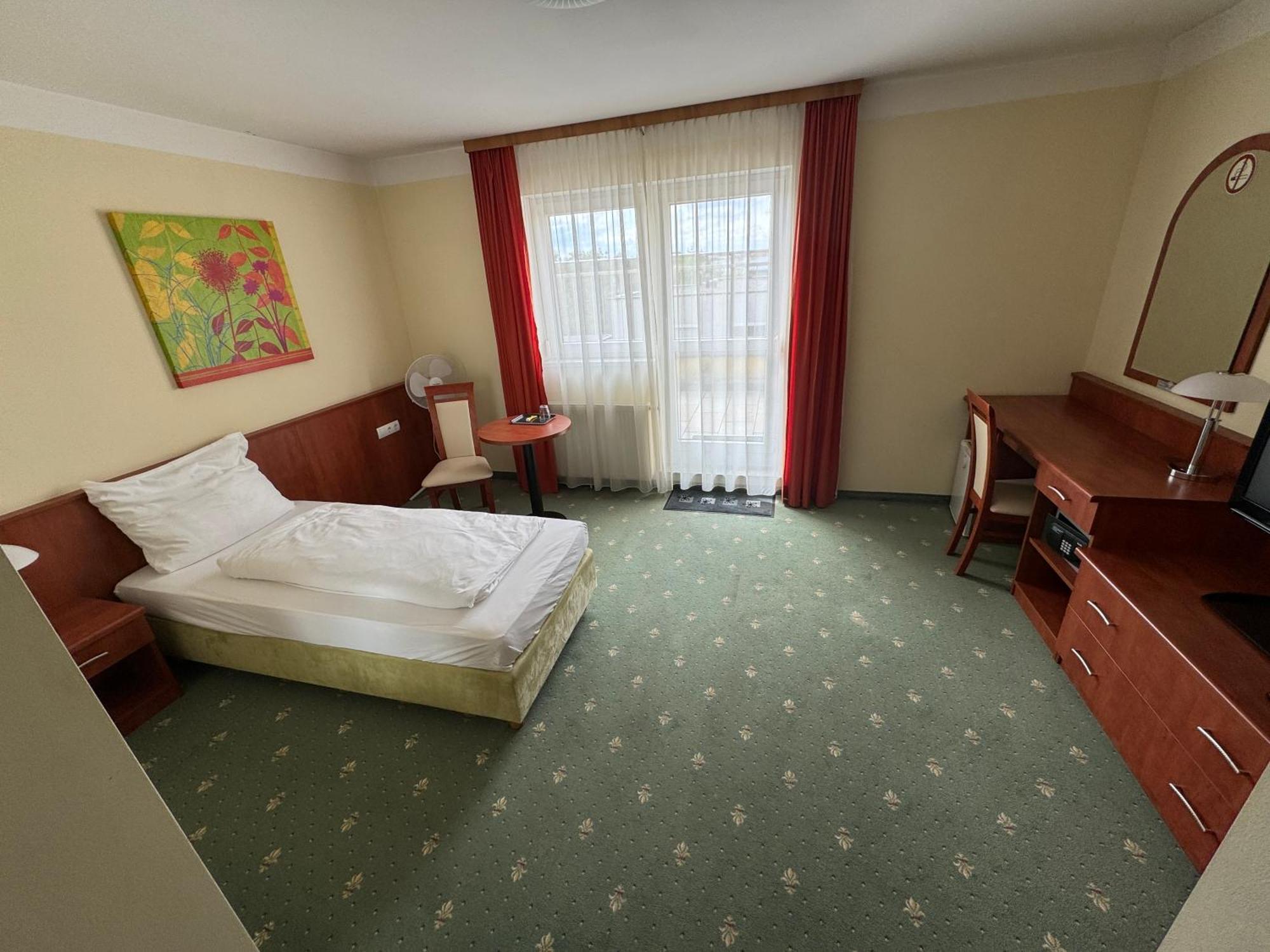 וינה Hotel Breitenlee מראה חיצוני תמונה