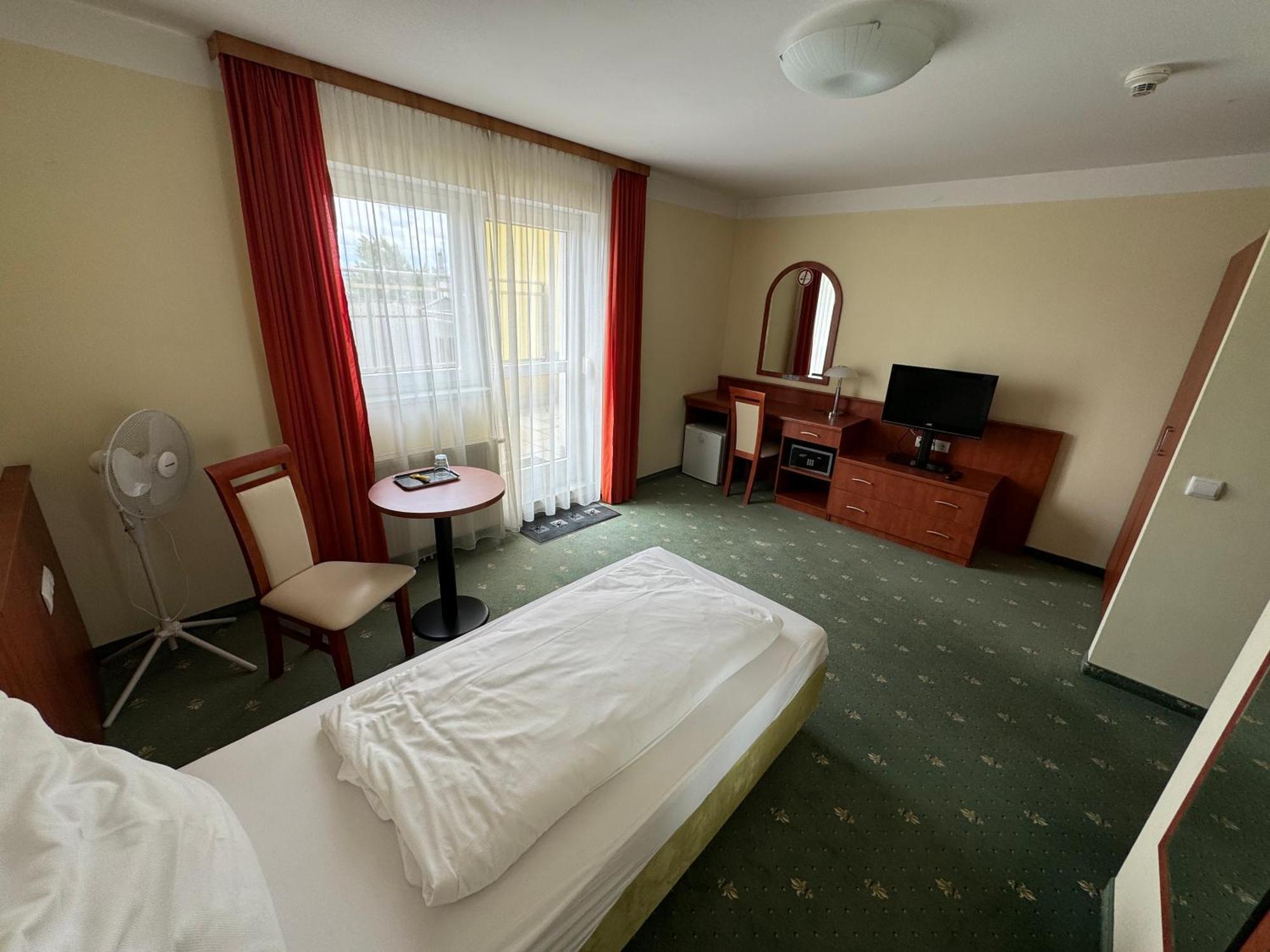 וינה Hotel Breitenlee מראה חיצוני תמונה