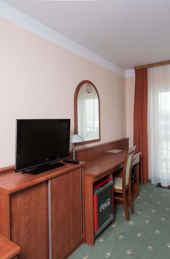 וינה Hotel Breitenlee מראה חיצוני תמונה